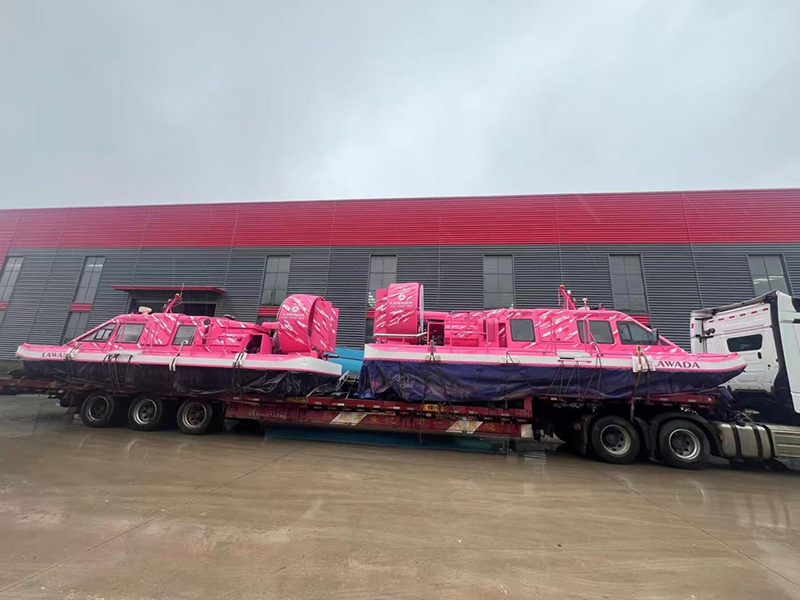 Lawada®သည်အမျိုးမျိုးသော hovercrafts နှစ်ခုကိုသယ်ဆောင်ခဲ့ပြီးသာယာလှပသည့်ဒေသ၏အတွေ့အကြုံနှင့်လုပ်ငန်းလည်ပတ်မှုစွမ်းဆောင်နိုင်မှုကိုတိုးမြှင့်ပေးခဲ့သည်။
