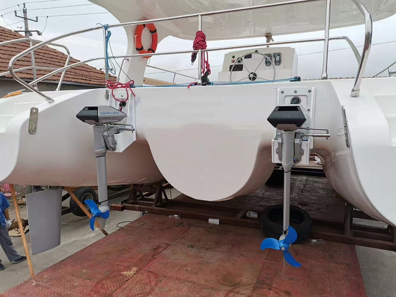 Lawadada® 10.28m Suy Motor နှင့်အတူ Catamaran ရွက်လွှင့်ခြင်း - ရေရှည်တည်တံ့ခိုင်မြဲမှုနှင့်ကုန်ကျစရိတ်ကိုအသုံးပြုသည်